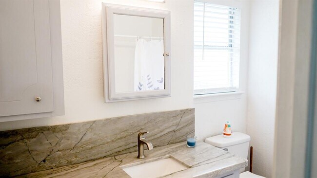 Building Photo - 6708 Biggs Ct