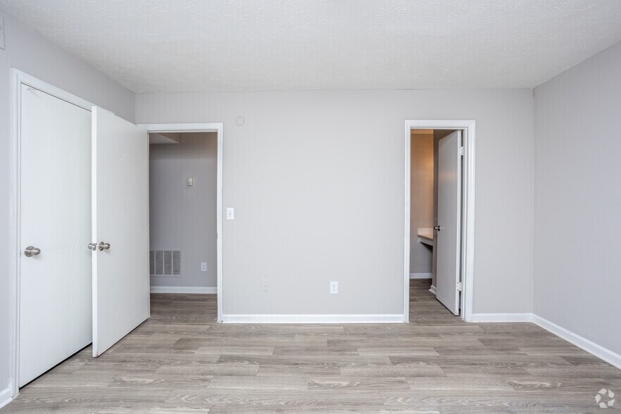 1BR, 1BA - 900 SF - 1000 Belmont