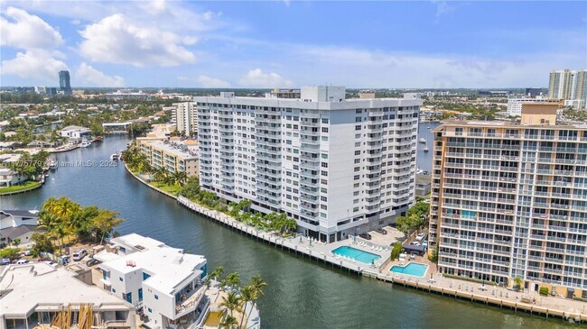 Building Photo - 137 Golden Isles Dr