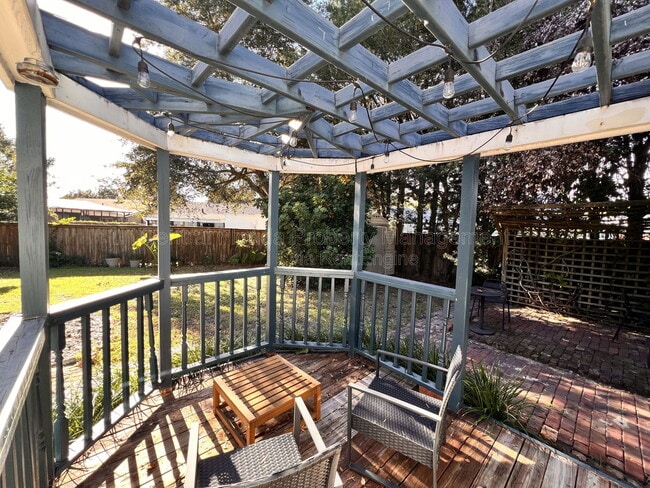 Building Photo - 750 Royal Palm Ct