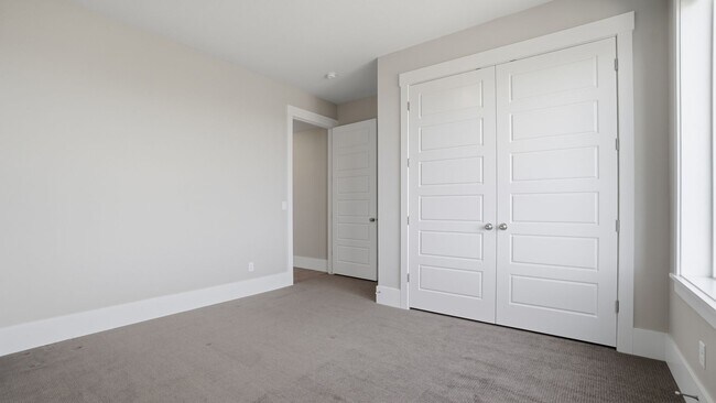 Building Photo - Luxurious Herriman 6 Bed with Indoor Court, Theater & Stunning Views!!!