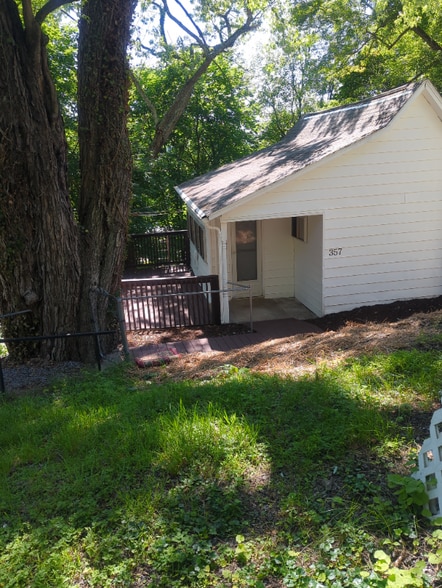Primary Photo - 357 N Jackson St