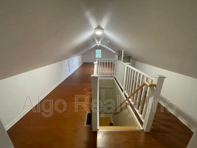 Building Photo - 1475 Albert St N