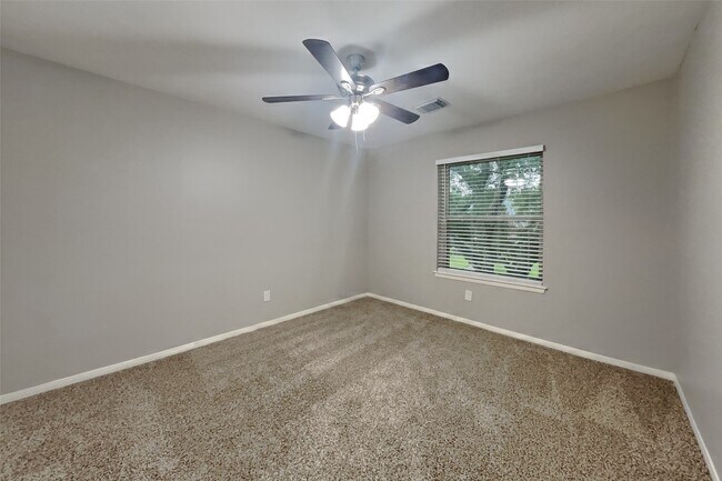 Building Photo - 719 Fernglade Dr