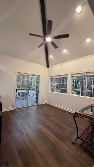 Building Photo - 321 Emerald Dr