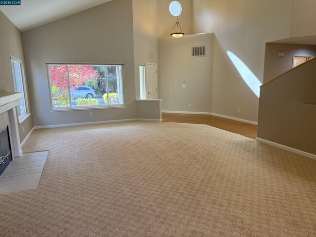 Building Photo - 600 Bourne Ct