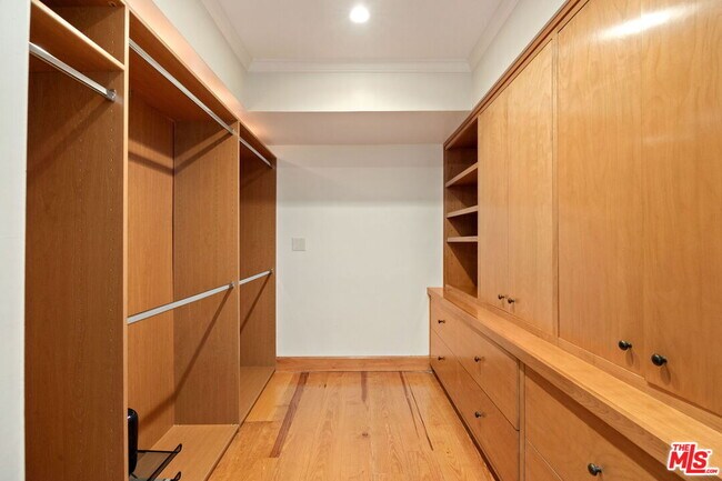 Building Photo - 7972 Mulholland Dr