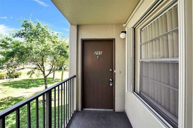 Building Photo - 400 SW 134th Way