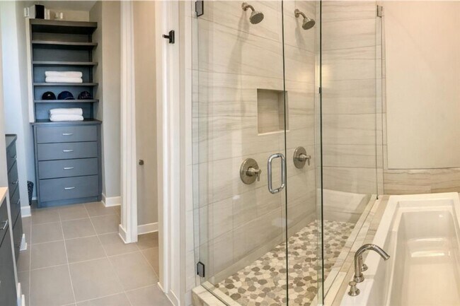 Building Photo - 5921 Hiline Rd