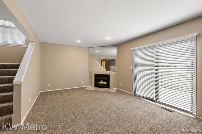 Building Photo - 5652 Drake Hollow Dr E