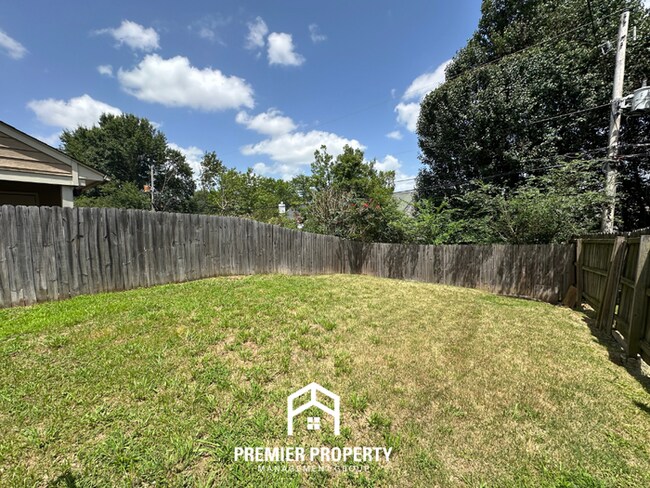 Building Photo - Beautiful 3BR/2BA Near Southwind | Soaring Vaulted Ceilings, Fireplace & Quiet Cove