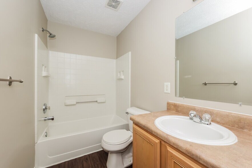 Building Photo - 2694 Sutherland Dr