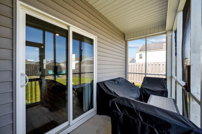 Building Photo - Home in Surf City