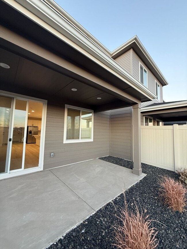 Building Photo - Modern Townhouse for Rent in Desirable Star - 3 Bedroom and 2.5 Bathroom