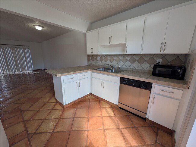 Building Photo - 3811 SW 82nd Ave