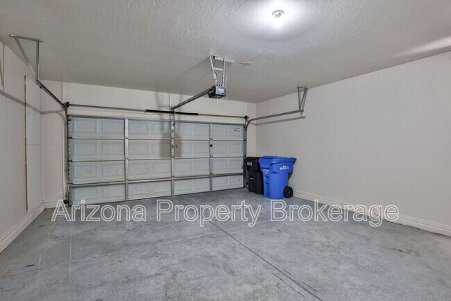 Building Photo - 9134 W Virginia Ave