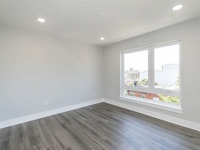 Building Photo - 2532 Amber St