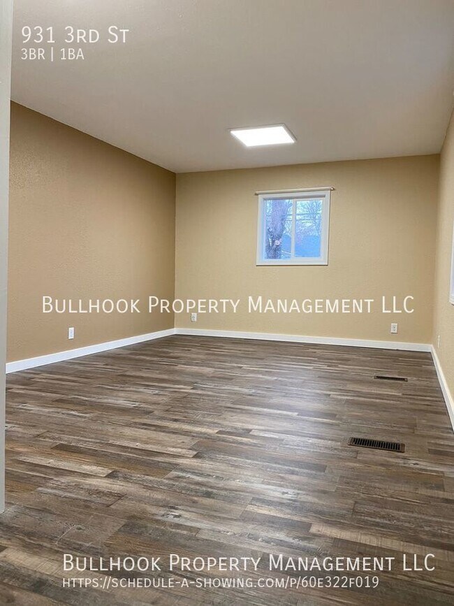 Building Photo - Beautifully updated 3 bedroom house with w...