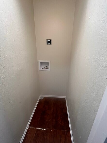 Building Photo - 1007 Digby Ln