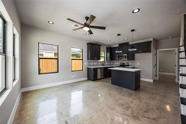 Building Photo - 2407 Dolly Wright St