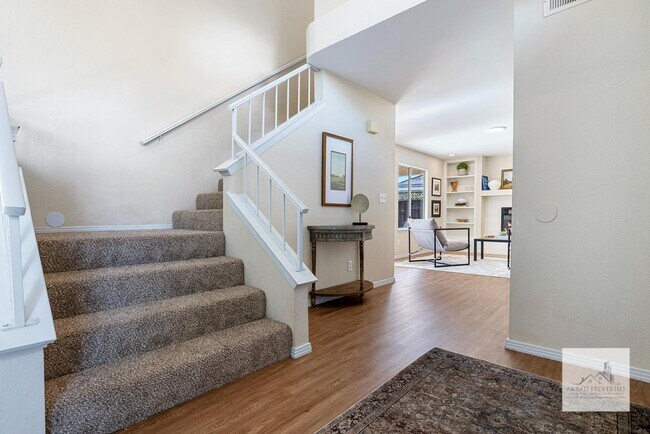 Building Photo - 805 E Buckhill Rd