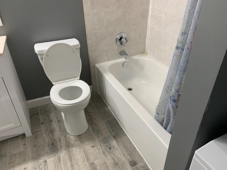 Building Photo - 1700 Ravens Crest Dr