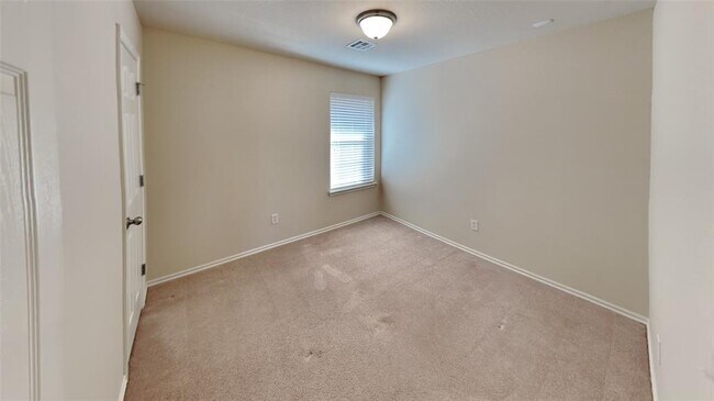 Building Photo - 21886 Pioneer Cir