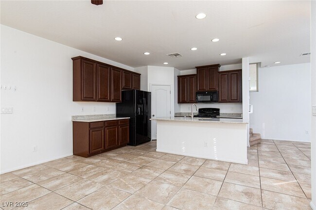 Building Photo - 888 Royal Amethyst Way