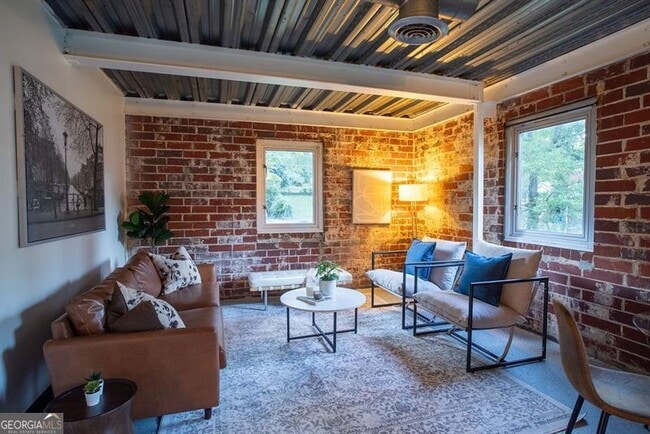 Building Photo - 15 Burbank Dr NW