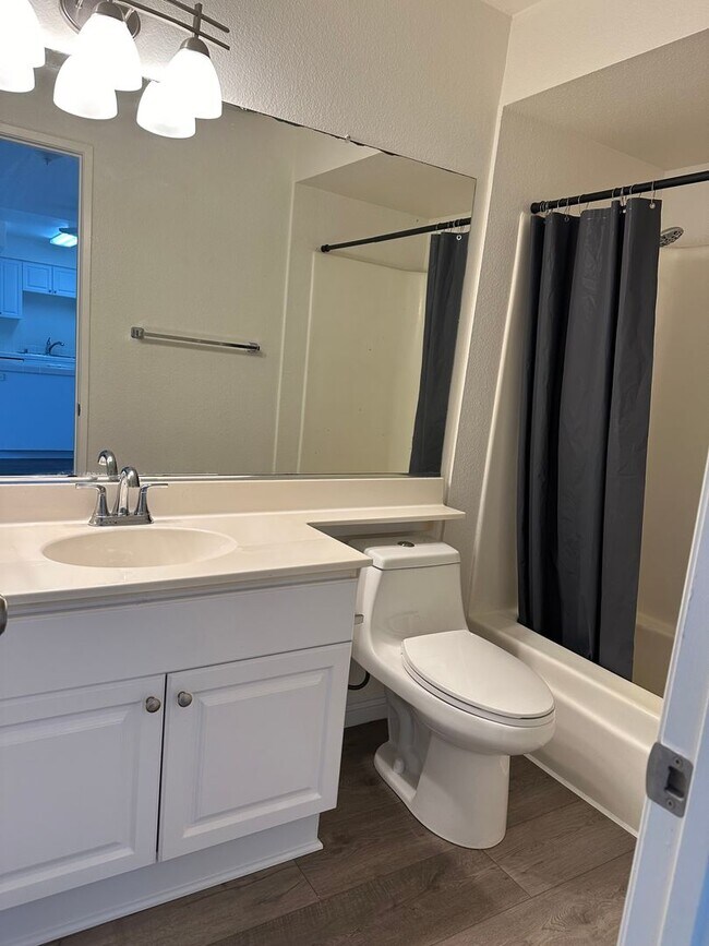 Building Photo - Quiet 2 Bedroom 2 Bathroom Minutes From SDSU