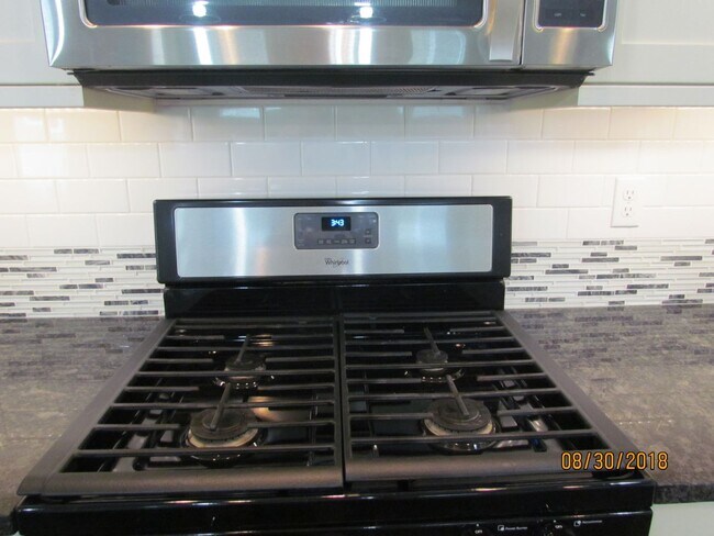 Building Photo - Beautiful 3 bed 2 bath in the popular Paramount community