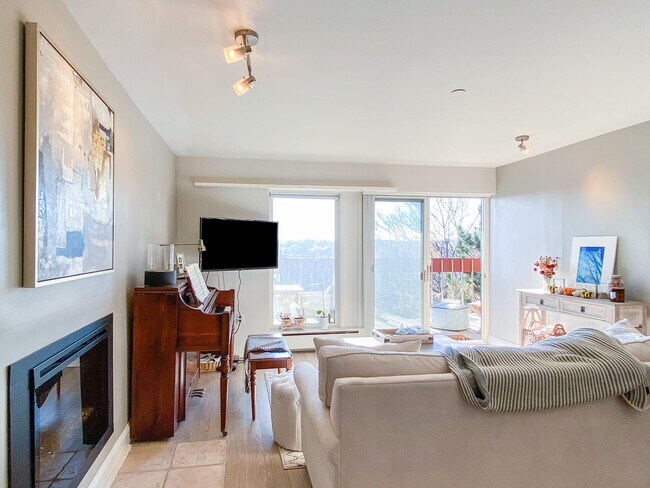 Building Photo - 601 N Segoe Rd