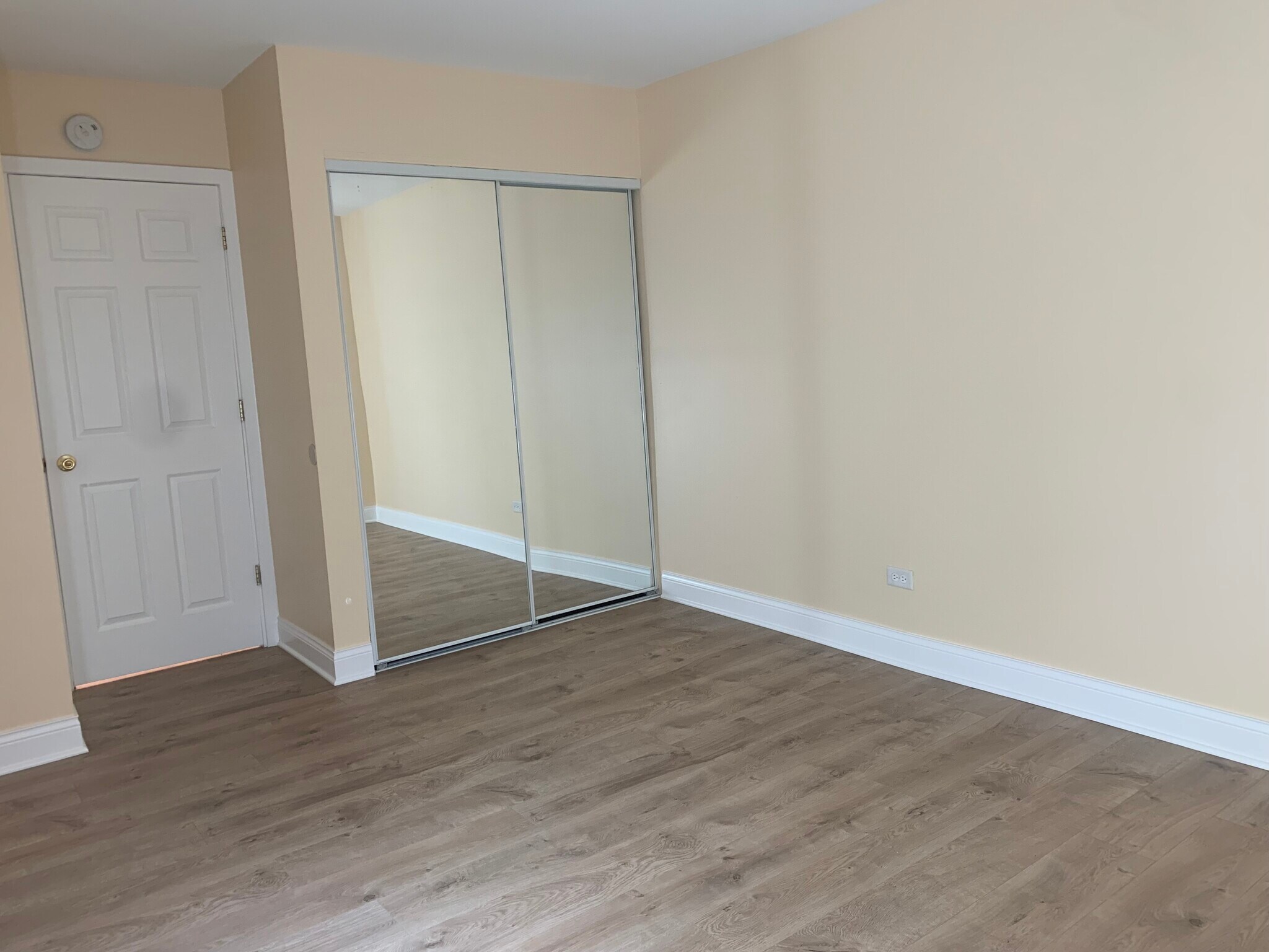 Building Photo - 1813 Hemlock Pl