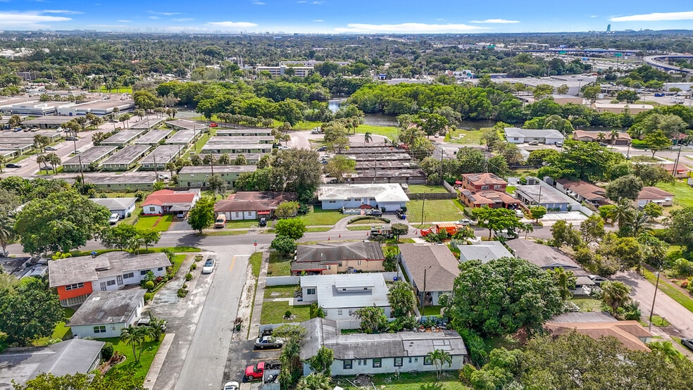 Building Photo - 401 NW 16th Ave