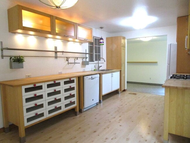 Building Photo - Lovely 3 Bedroom 1 Bath Home in Gig Harbor