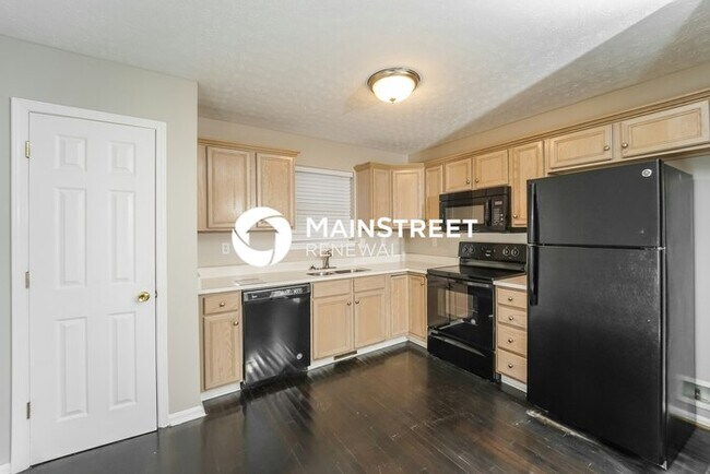 Building Photo - 4 Bedroom Pet-Friendly Home in Louisville, KY with Main Street Renewal