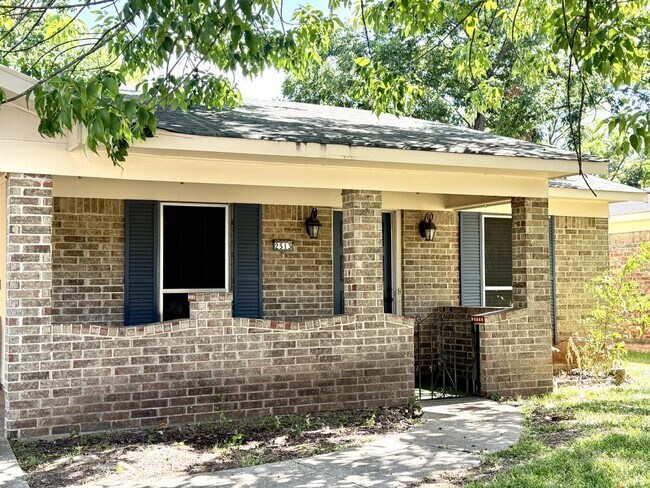 Building Photo - 2513 Tilman Dr