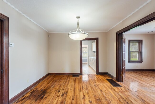 Building Photo - 4021 Porter Ave
