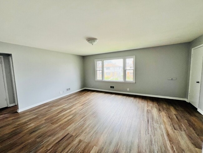Building Photo - 5851 N 61st St