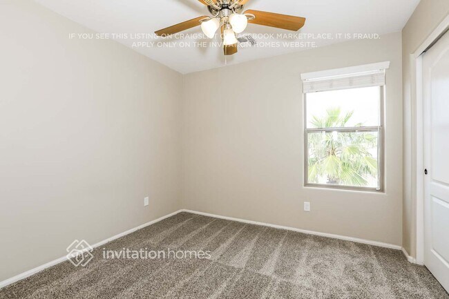 Building Photo - 1618 E Daniella Dr