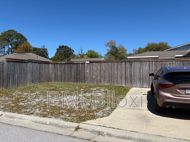Building Photo - 391 Rodeo Dr