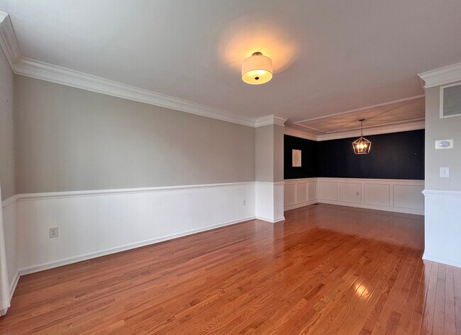 Building Photo - 4170 Bunker Hill Dr N