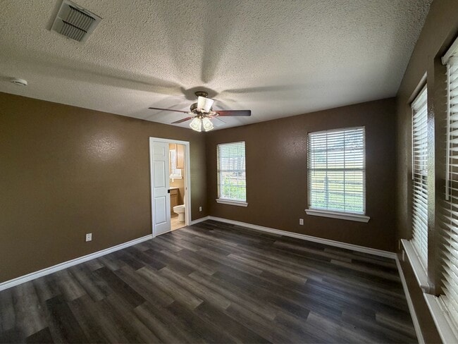 Building Photo - 261 County Rd