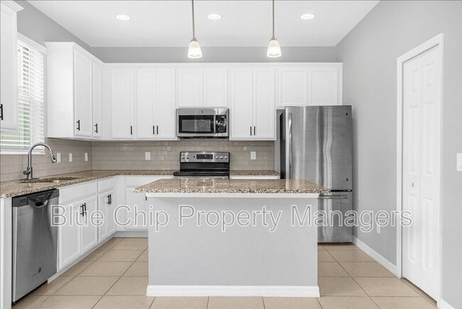 Building Photo - 6785 Tussilago Way