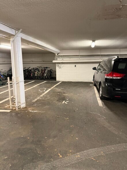 Building Photo - 3121 Patrick Henry Dr