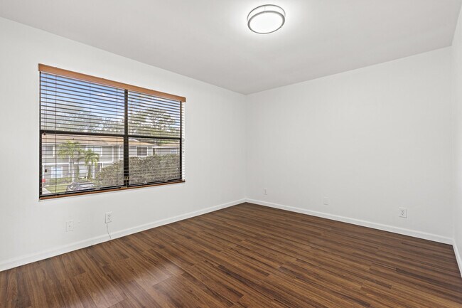 Building Photo - 814 Hill Dr