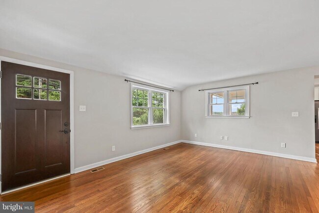 Building Photo - 2722 Woodley Pl