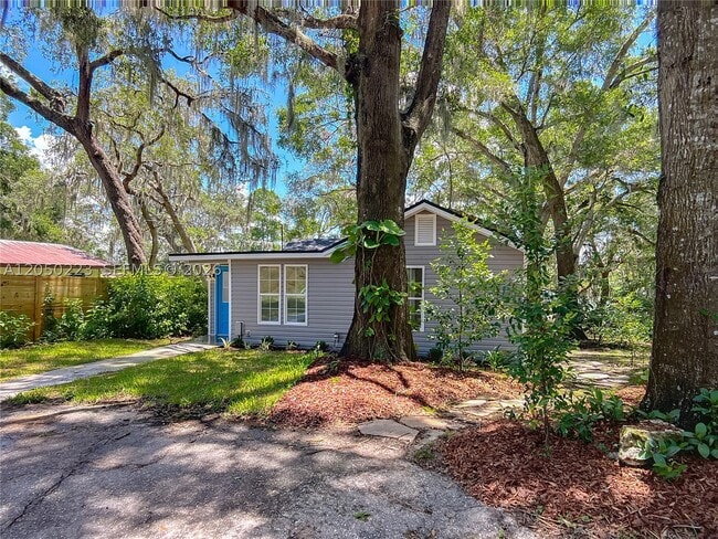 Building Photo - 8781 LAKESHORE Dr