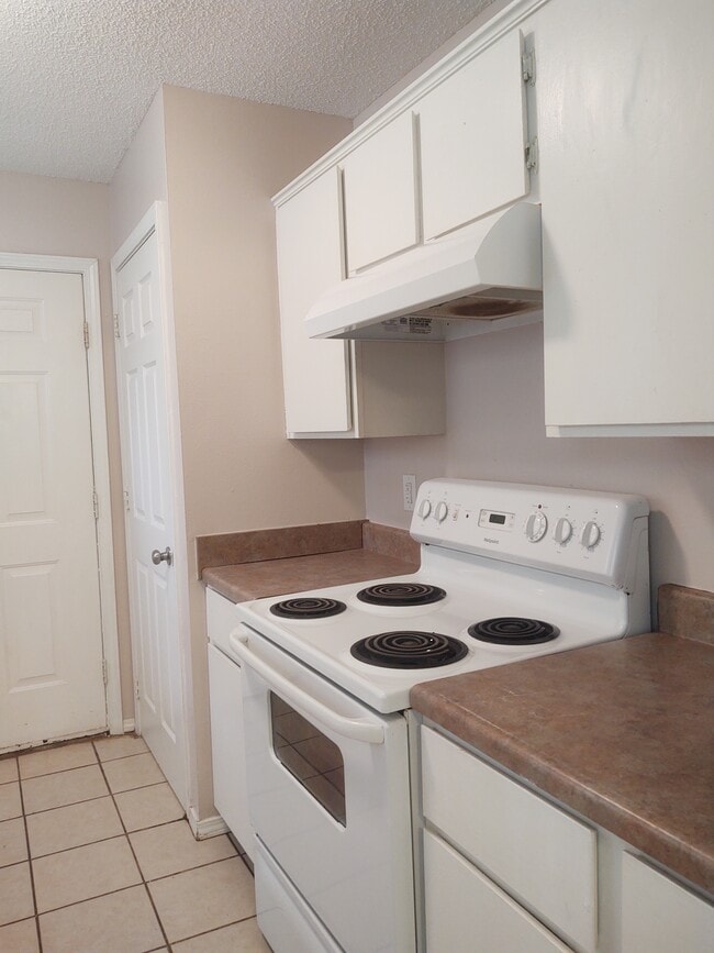 Building Photo - 2608 Virginia Ave