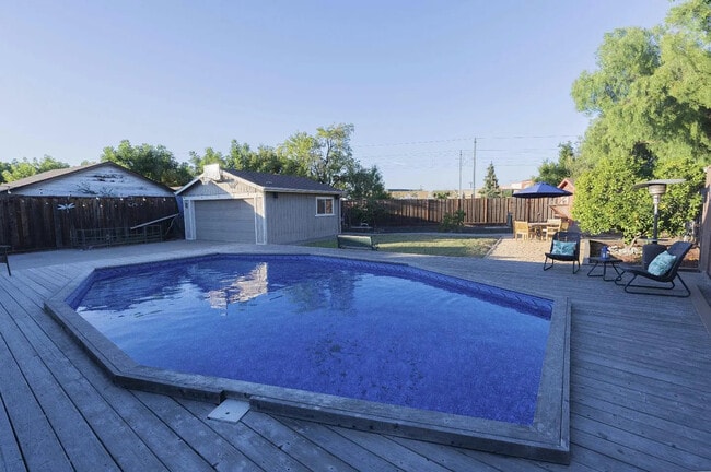 Building Photo - 1915 Washington St